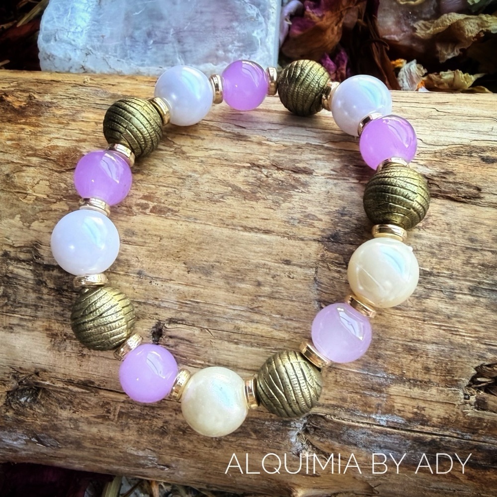 Vintage vibes Lavender jade and Gold Beaded Bracelet